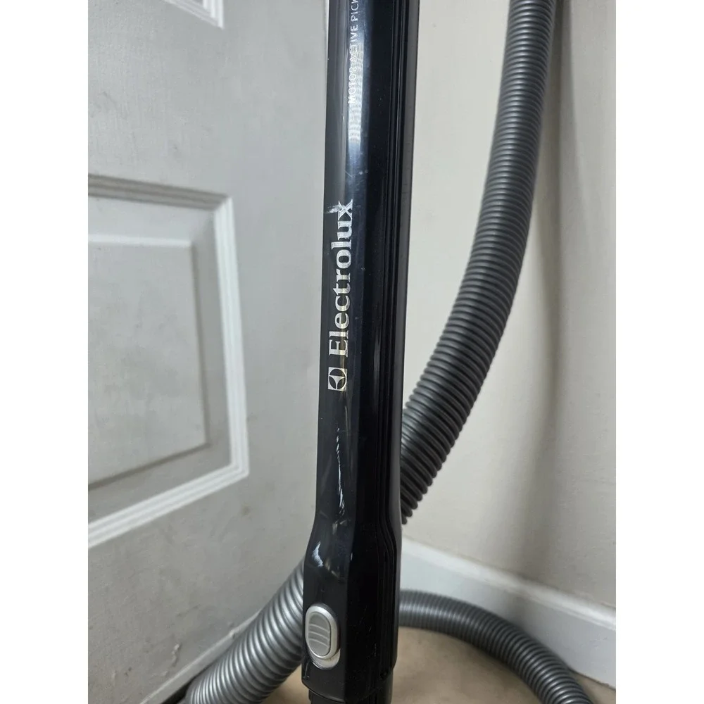 Electrolux Oxygen Cannister Vacuum With long Hose And Wide Brush!